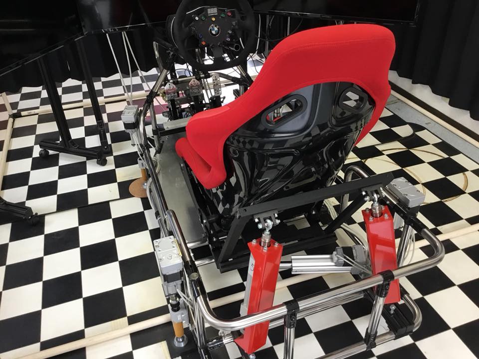東部初!7軸レーシングシミュレーター体験