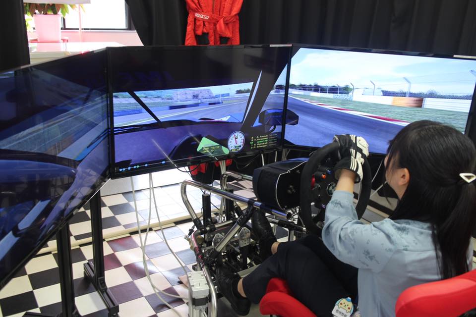 東部初!7軸レーシングシミュレーター体験