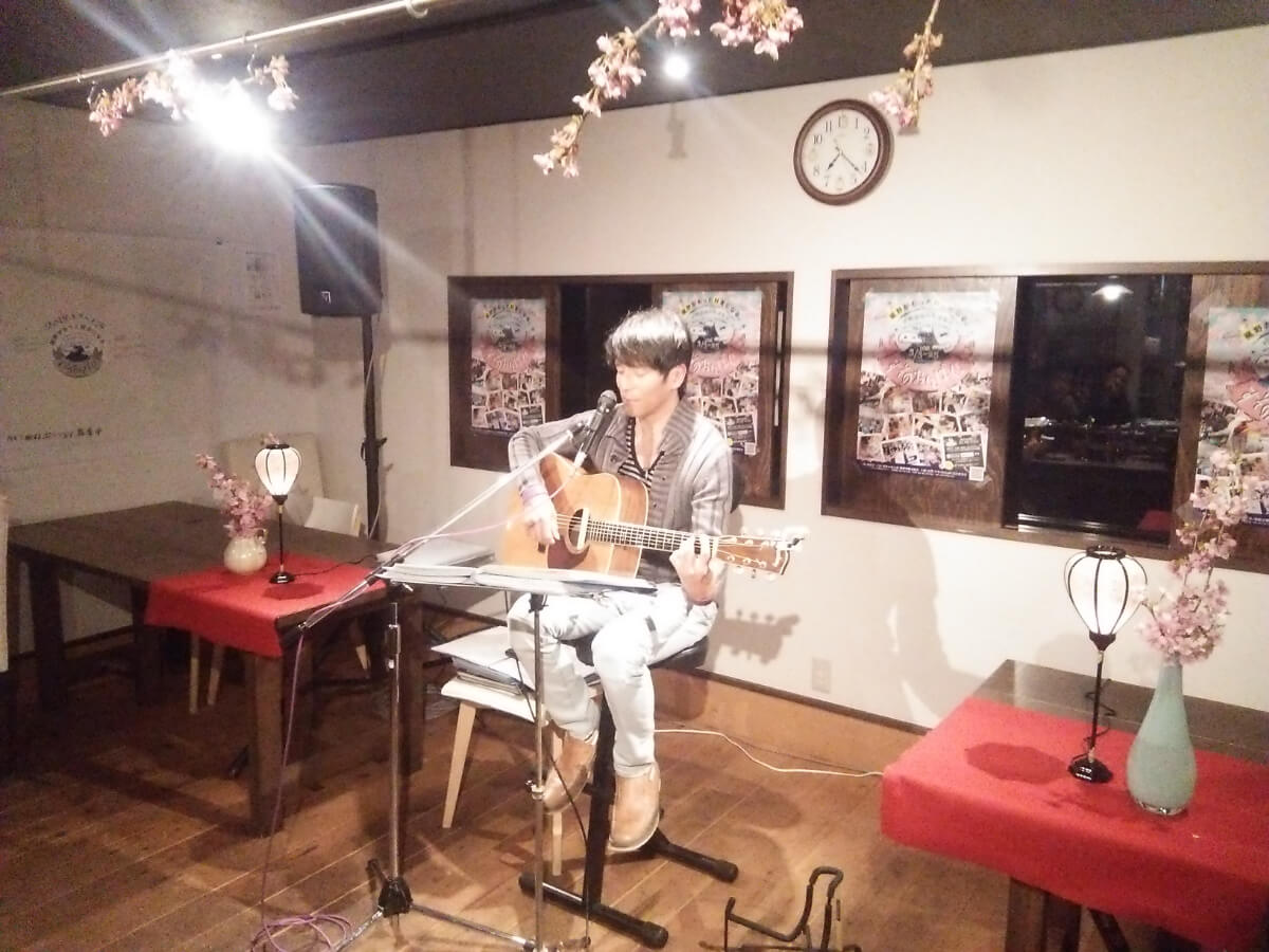 Faithライブ 癒やしの音楽と地元ダイニングで心豊かに