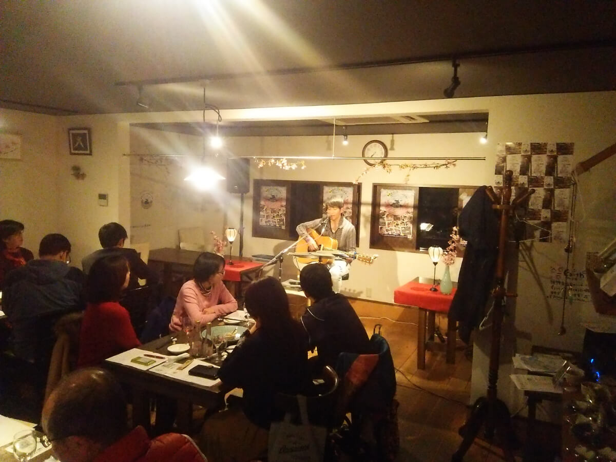 Faithライブ 癒やしの音楽と地元ダイニングで心豊かに