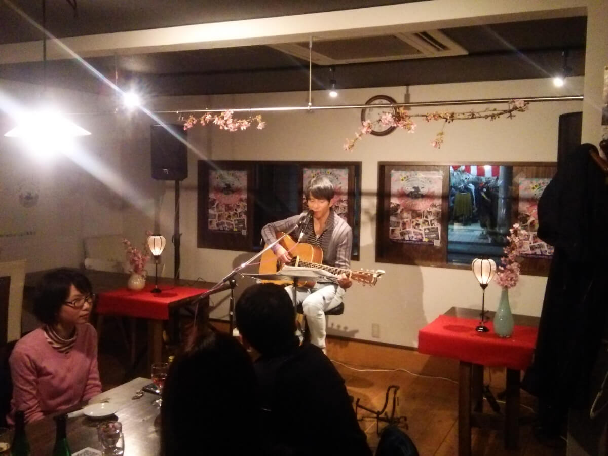 Faithライブ 癒やしの音楽と地元ダイニングで心豊かに