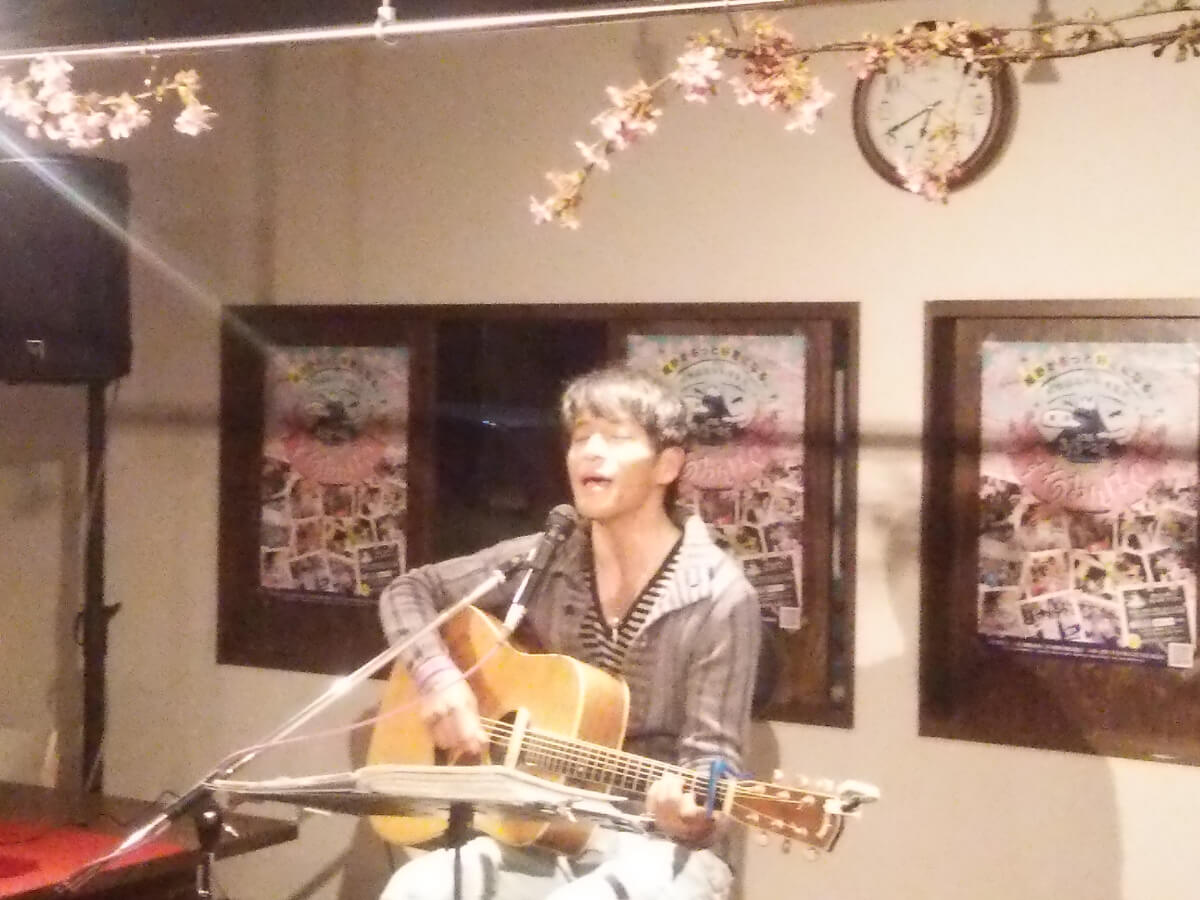 Faithライブ 癒やしの音楽と地元ダイニングで心豊かに