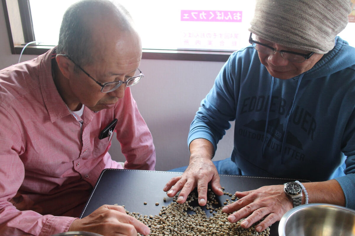 コーヒーベルトをサクッと横断ツア－（飲み比べ）