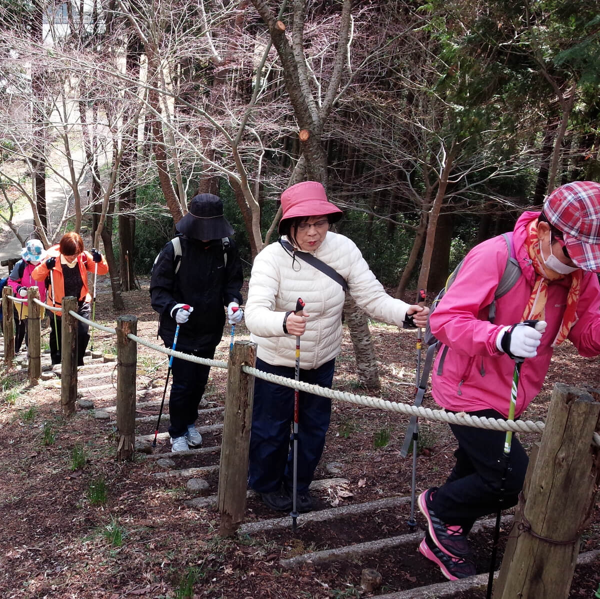 ノルディックウォーキングで笑おう