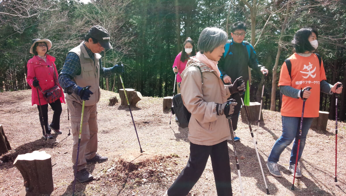 ノルディックウォーキングで笑おう