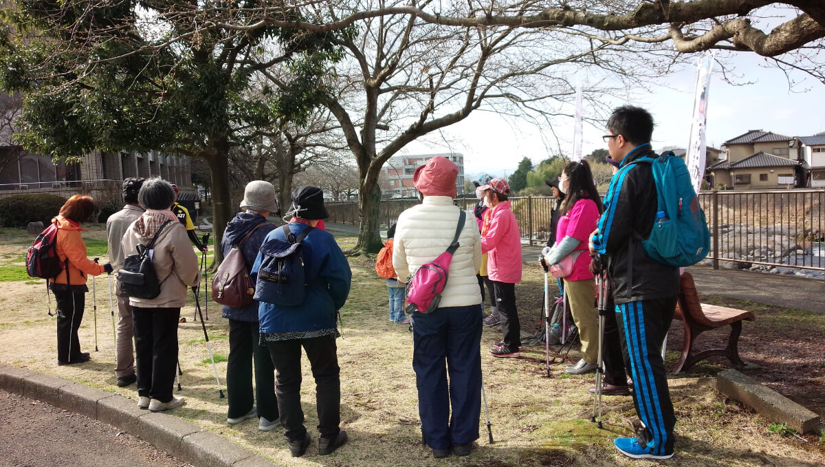 ノルディックウォーキングで笑おう