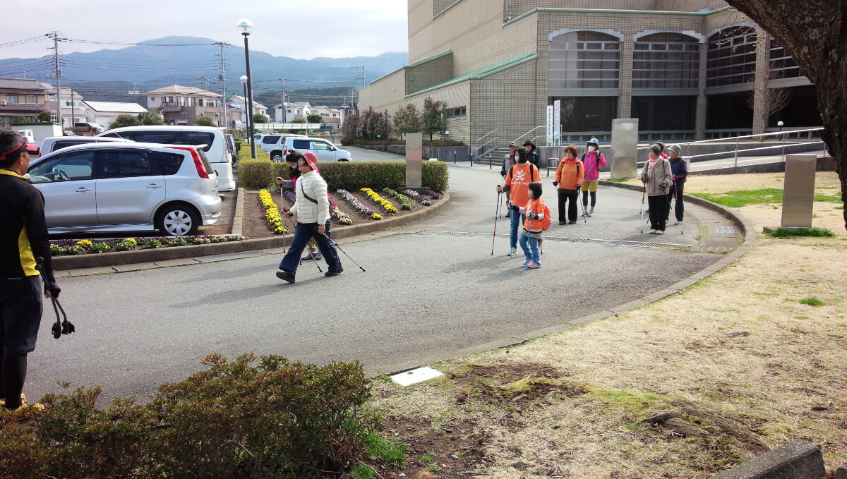 ノルディックウォーキングで笑おう