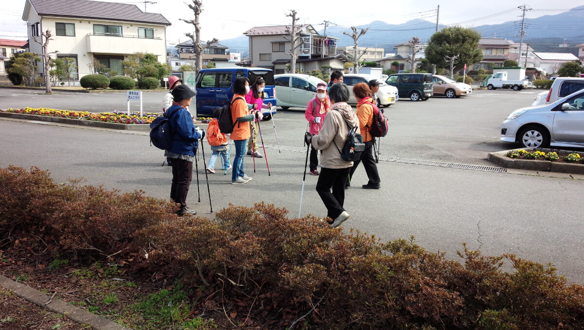 ノルディックウォーキングで笑おう