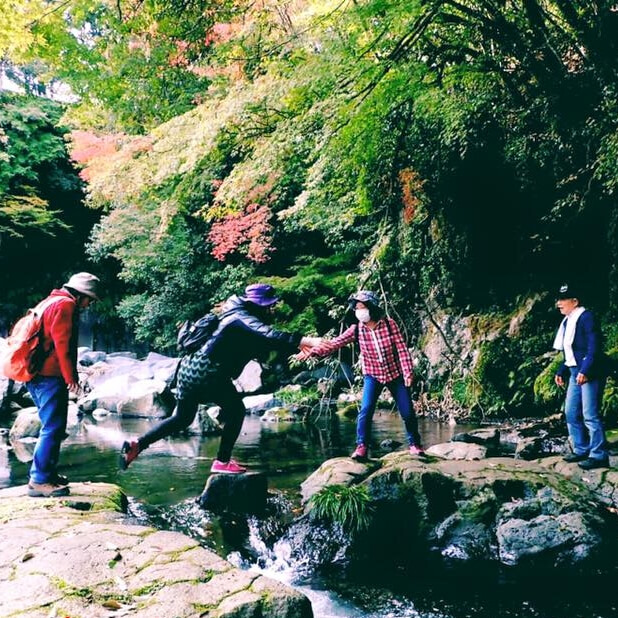 裾野で遊ぼ！洞穴と紅葉散歩オヤツつき