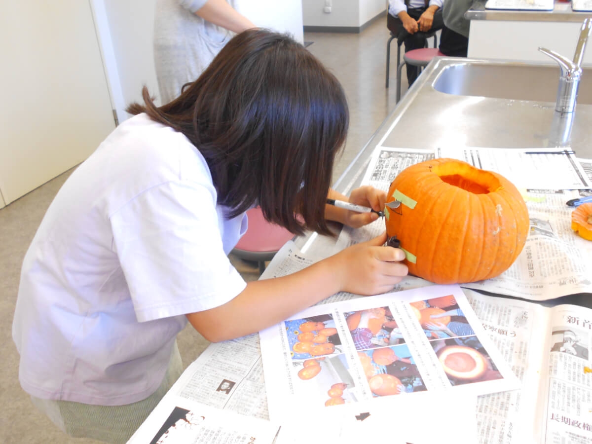 かぼちゃのランタン作り
