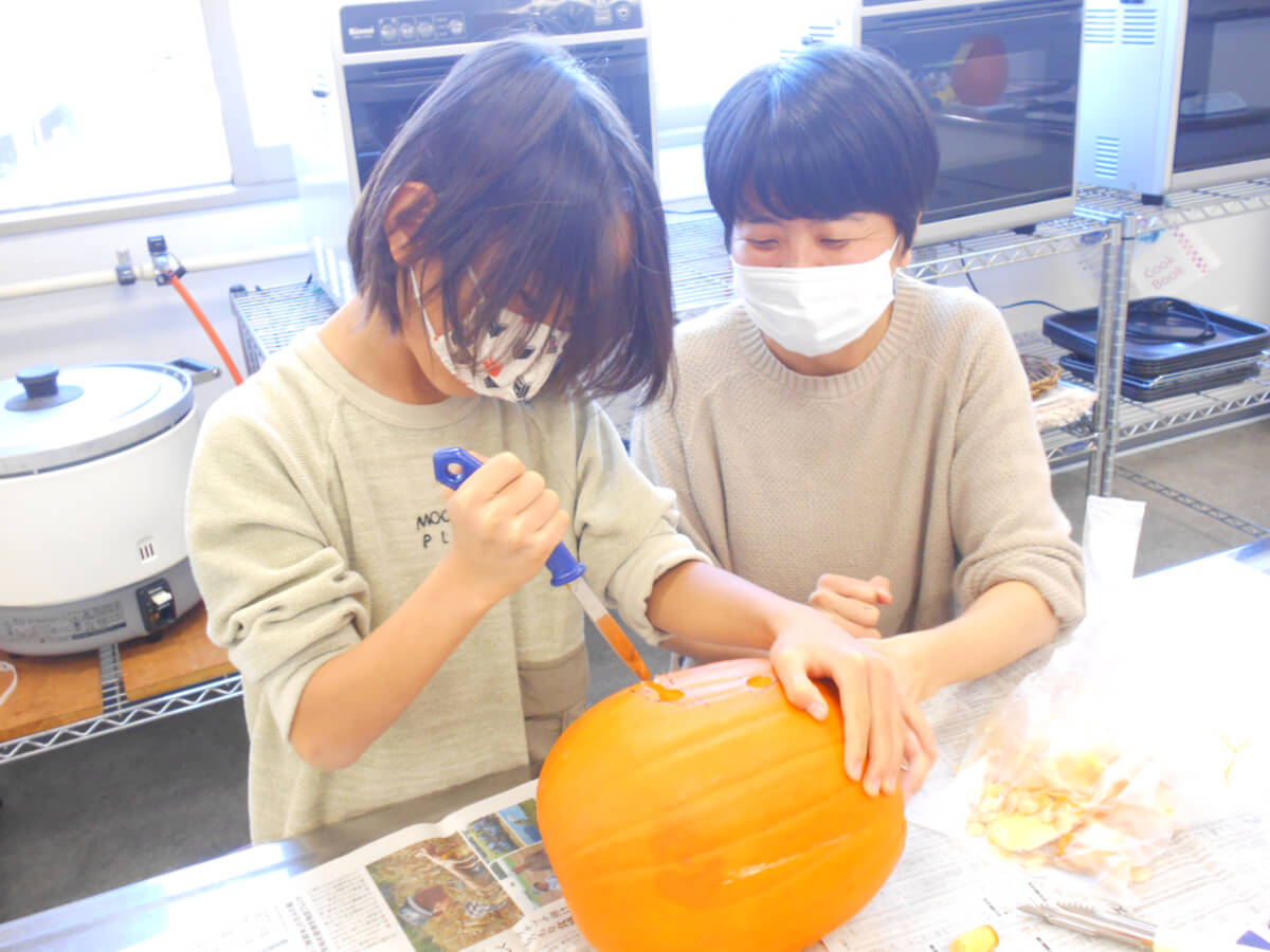 かぼちゃのランタン作り