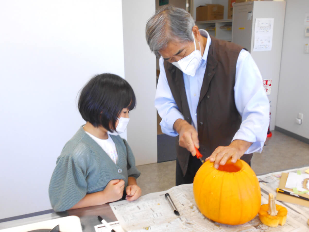 かぼちゃのランタン作り