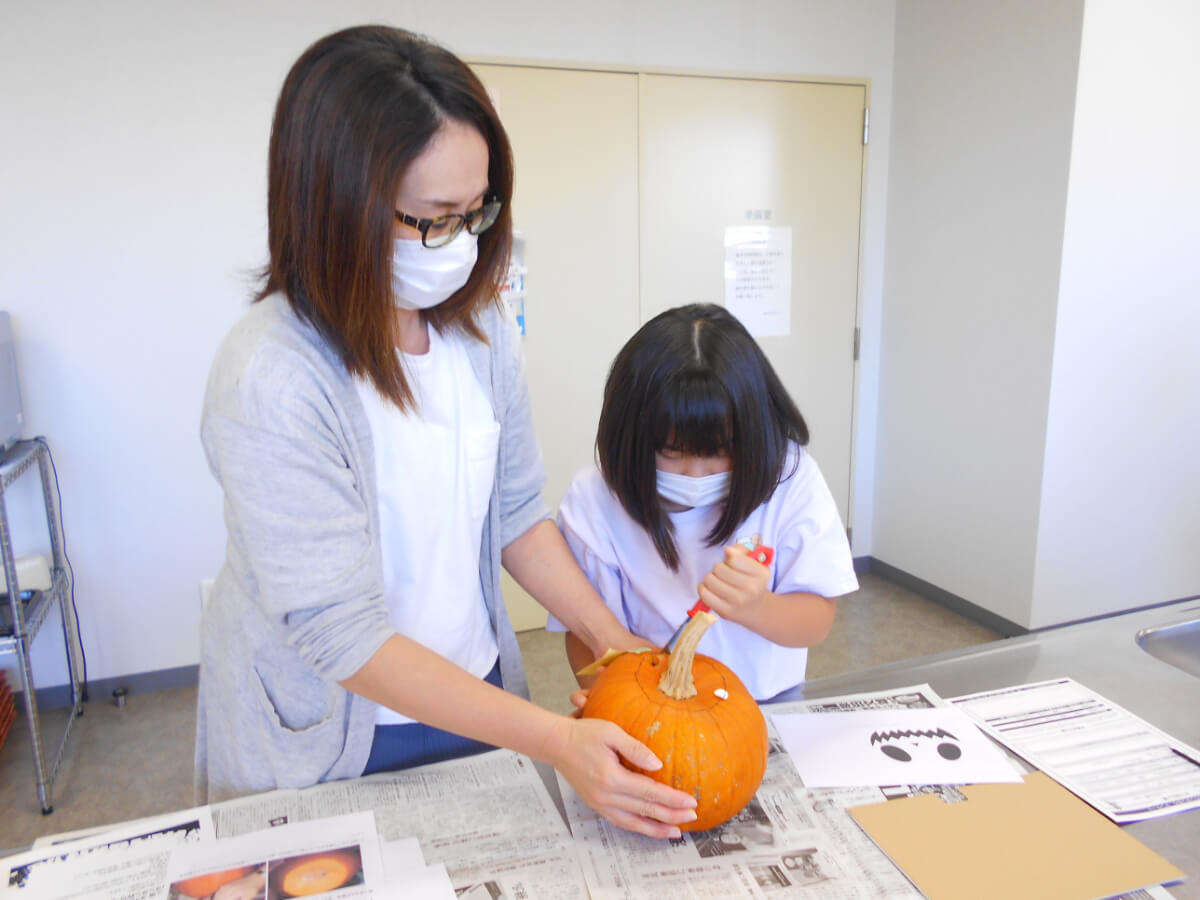 かぼちゃのランタン作り