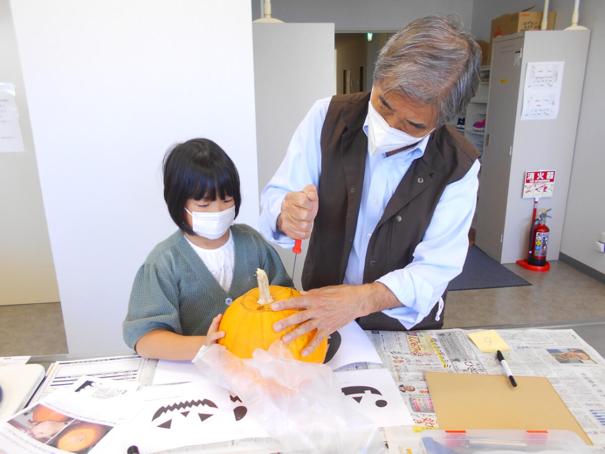 かぼちゃのランタン作り