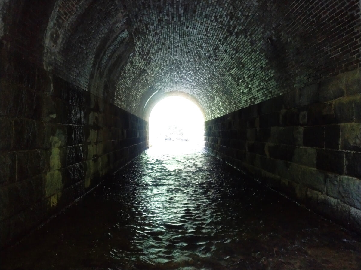 夏のブラタグチ レンガ眼鏡橋を川の中から見よう!