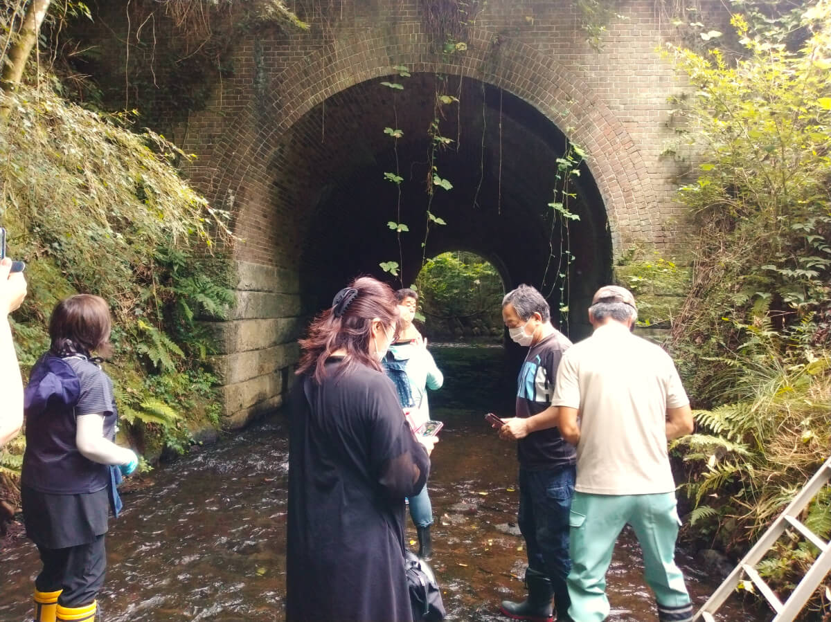 夏のブラタグチ レンガ眼鏡橋を川の中から見よう!