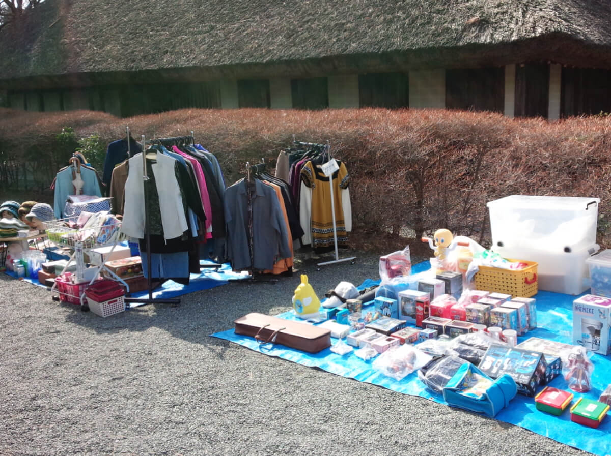 木漏れ日の中の癒しと思いを繋ぐフリマ